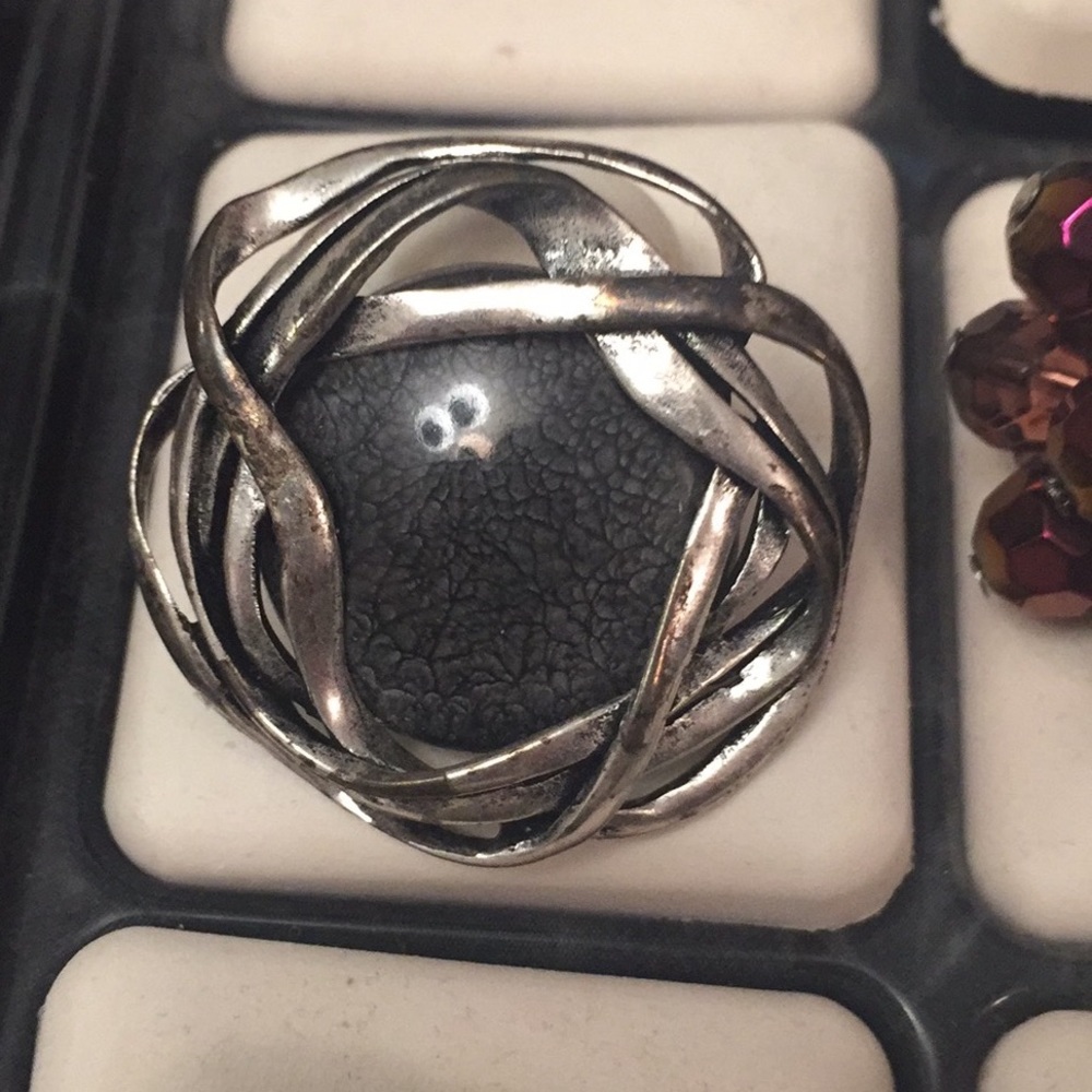 💕HOST PICK💕NWOT🛍2 for$35 Silvertone ring with centre-stone